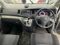 Toyota ISIS лот № 2218 оценка 3.5  с аукциона в Японии 4