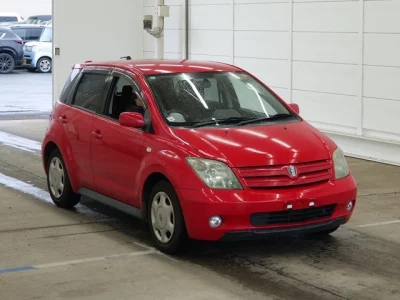 Toyota IST  с аукциона в Японии