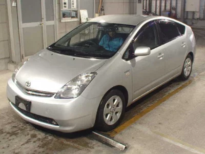 Toyota Prius  с аукциона в Японии