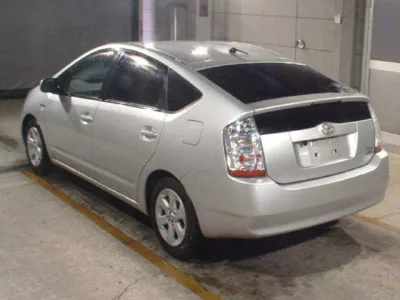 Toyota Prius  с аукциона в Японии