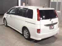 Toyota ISIS лот № 8490 оценка 3  с аукциона в Японии 1