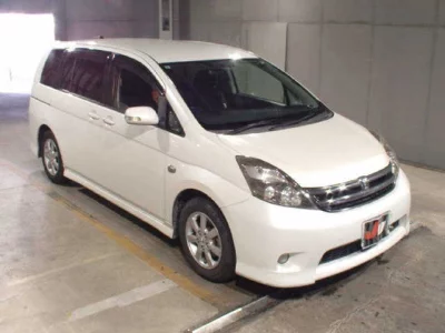 Toyota ISIS  с аукциона в Японии