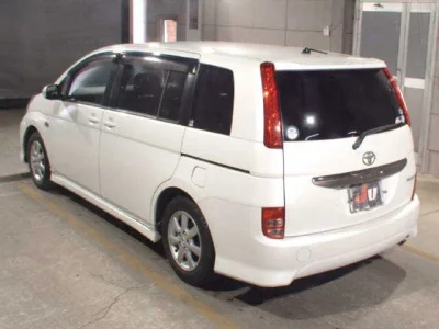 Toyota ISIS  с аукциона в Японии