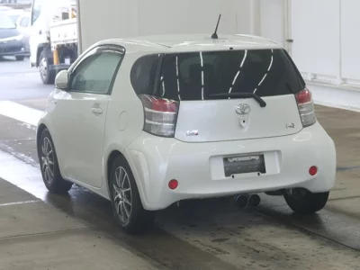 Toyota iQ