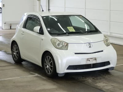 Toyota iQ