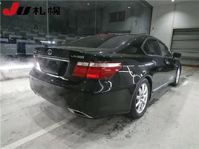 Lexus LS  с аукциона в Японии