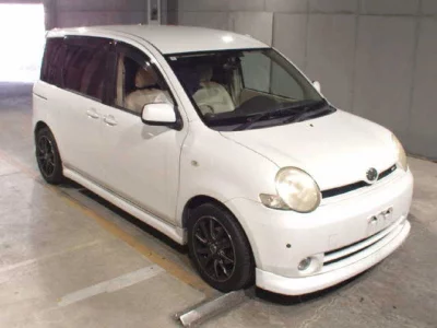 Toyota SIENTA  с аукциона в Японии