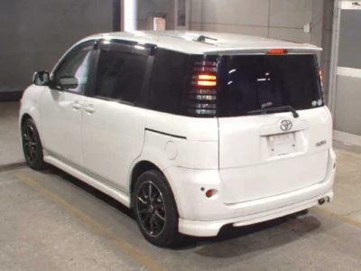 Toyota SIENTA  с аукциона в Японии