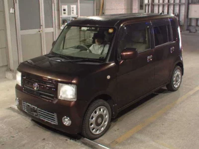 Toyota PIXIS SPACE  с аукциона в Японии