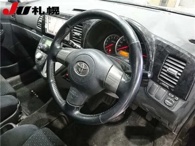 Toyota WISH  с аукциона в Японии