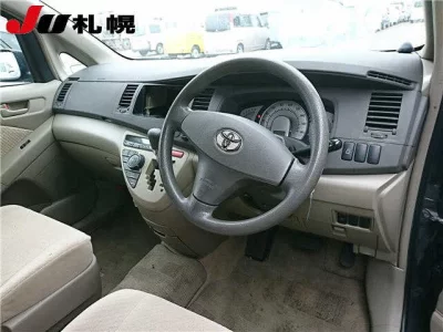 Toyota ISIS