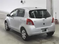 Toyota VITZ лот № 80092 оценка R  с аукциона в Японии 1