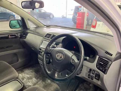 Toyota Ipsum