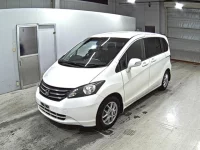 Honda FREED лот № 2205 оценка 4  с аукциона в Японии 3