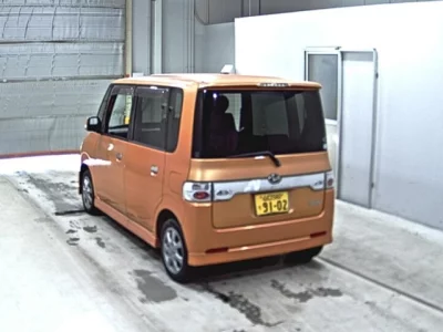 Daihatsu TANTO  с аукциона в Японии