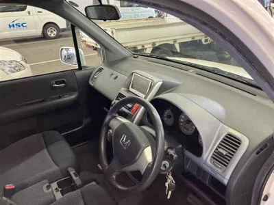 Honda Mobilio Spike