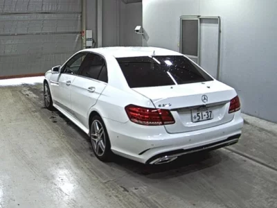 Mercedes-Benz E CLASS  с аукциона в Японии