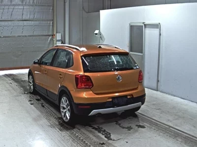 Volkswagen CROSS POLO  с аукциона в Японии