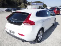 Volvo V40 лот № 3821 оценка 3.5  с аукциона в Японии 4