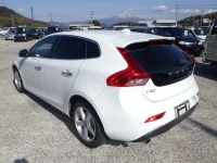 Volvo V40 лот № 3821 оценка 3.5  с аукциона в Японии 1