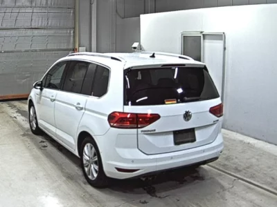 Volkswagen GOLF TOURAN  с аукциона в Японии