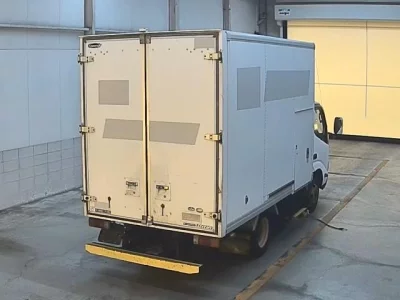 Toyota DYNA  с аукциона в Японии