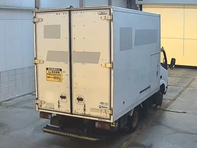 Toyota DYNA  с аукциона в Японии