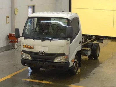 Toyota DYNA  с аукциона в Японии