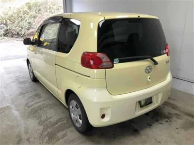 Toyota PORTE  с аукциона в Японии