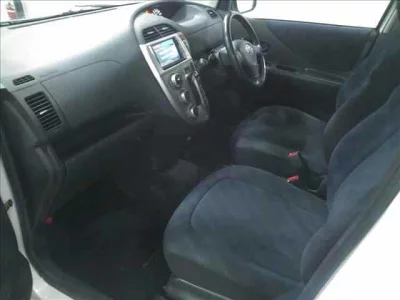 Toyota RACTIS  с аукциона в Японии