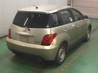 Toyota IST лот № 3587 оценка R  с аукциона в Японии 6