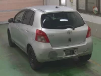 Toyota VITZ лот № 228 оценка R  с аукциона в Японии 1