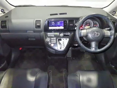 Toyota WISH  с аукциона в Японии