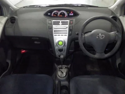 Toyota VITZ  с аукциона в Японии