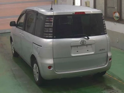 Toyota SIENTA  с аукциона в Японии
