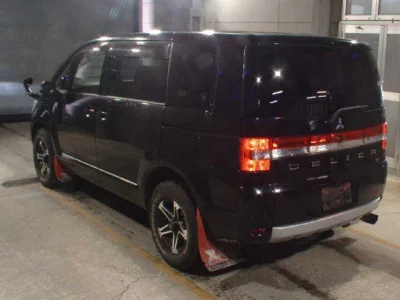 Mitsubishi Delica D:5