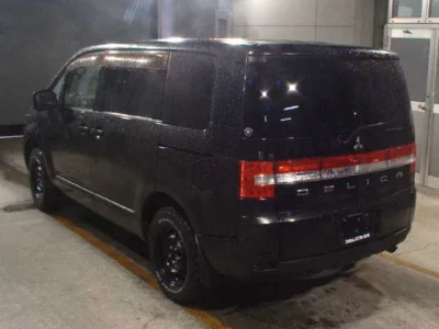 Mitsubishi Delica D:5