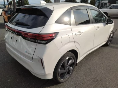 Nissan AURA