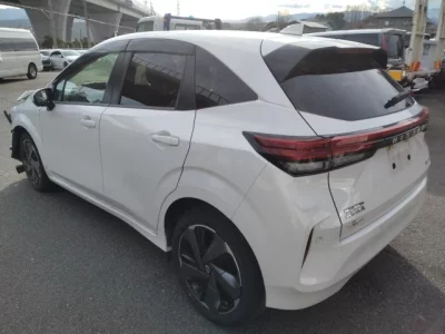 Nissan AURA