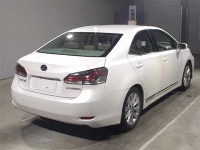 Lexus HS  с аукциона в Японии