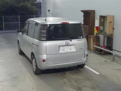 Toyota SIENTA  с аукциона в Японии