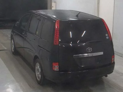 Toyota ISIS  с аукциона в Японии