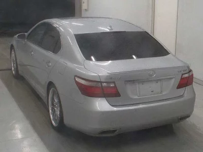 Lexus LS  с аукциона в Японии