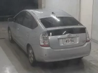 Toyota Prius лот № 5371 оценка R  с аукциона в Японии 1