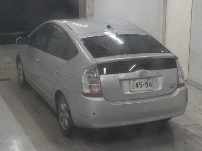 Toyota Prius  с аукциона в Японии
