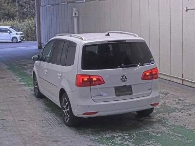 Volkswagen GOLF TOURAN  с аукциона в Японии