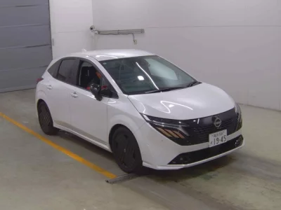 Nissan Aura