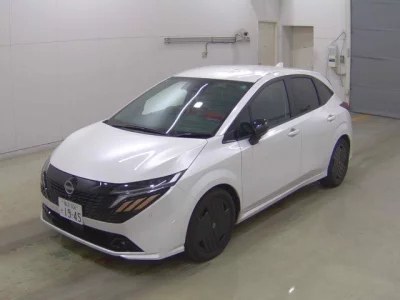 Nissan Aura
