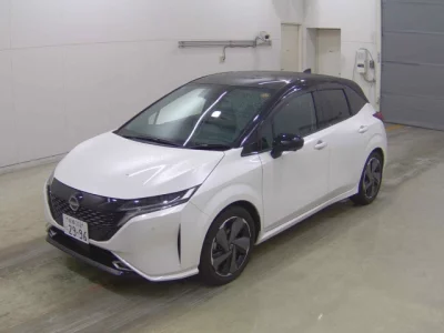 Nissan Aura