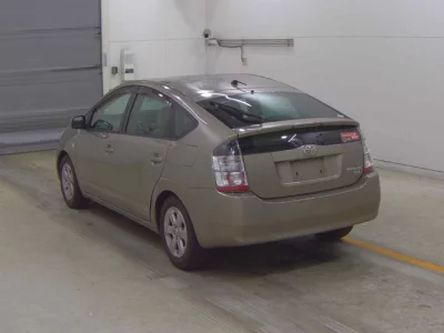 Toyota Prius  с аукциона в Японии